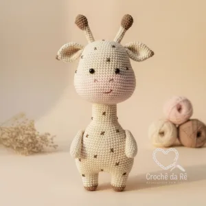 Girafinha Amigurumi – Pelúcia em Crochê Artesanal Feita à Mão