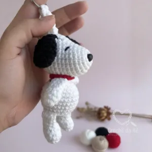 Chaveiro Snoopy Amigurumi – Feito à Mão em Crochê 🐶