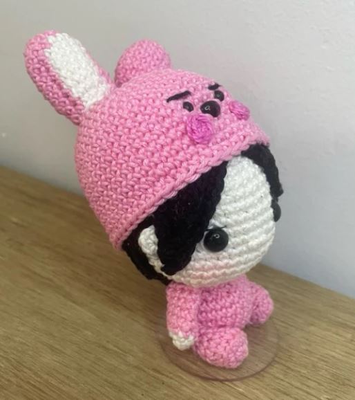 Jungkook BTS Amigurumi – Boneco em Crochê Inspirado no K-pop 💜