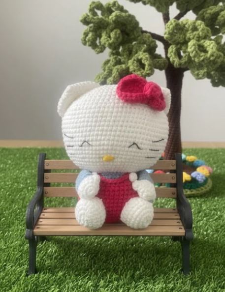 Hello Kitty Amigurumi – Boneca em Crochê Inspirada na Sanrio