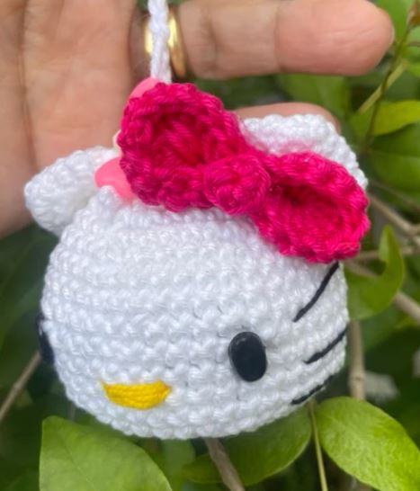 Chaveiro Hello Kitty Amigurumi – Feito à Mão em Crochê
