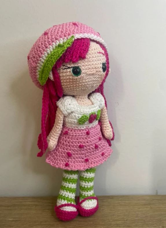 Moranguinho Tutti Frutti Amigurumi – Boneca em Crochê Inspirada na Personagem 🍓