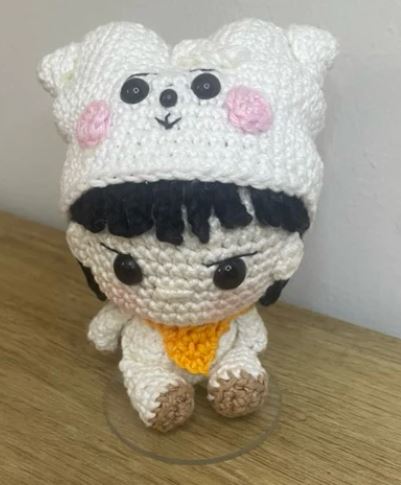 Jin BTS Amigurumi – Boneco em Crochê Inspirado no K-pop 💜