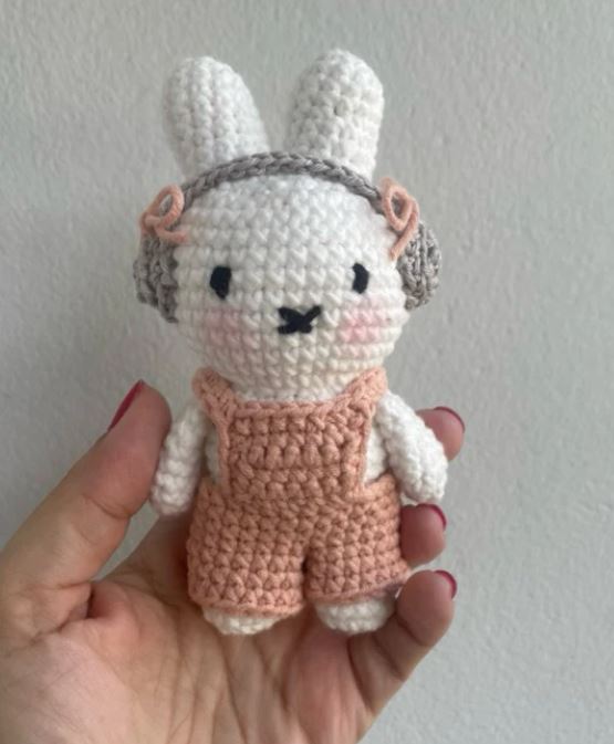 Coelho Miffy Amigurumi – Coelhinho em Crochê Inspirado na Personagem 🐰